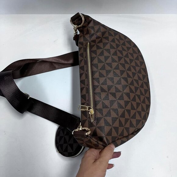 Elegant Faux Leather Crossbody Sling Bag with Adjustable Straps for Women - Picture 12 of 13